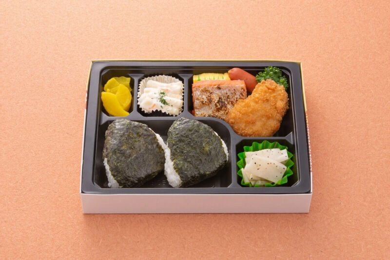 おにぎり弁当